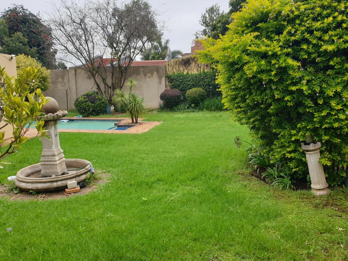 Matina Guest House Johannesburg Buitenkant foto