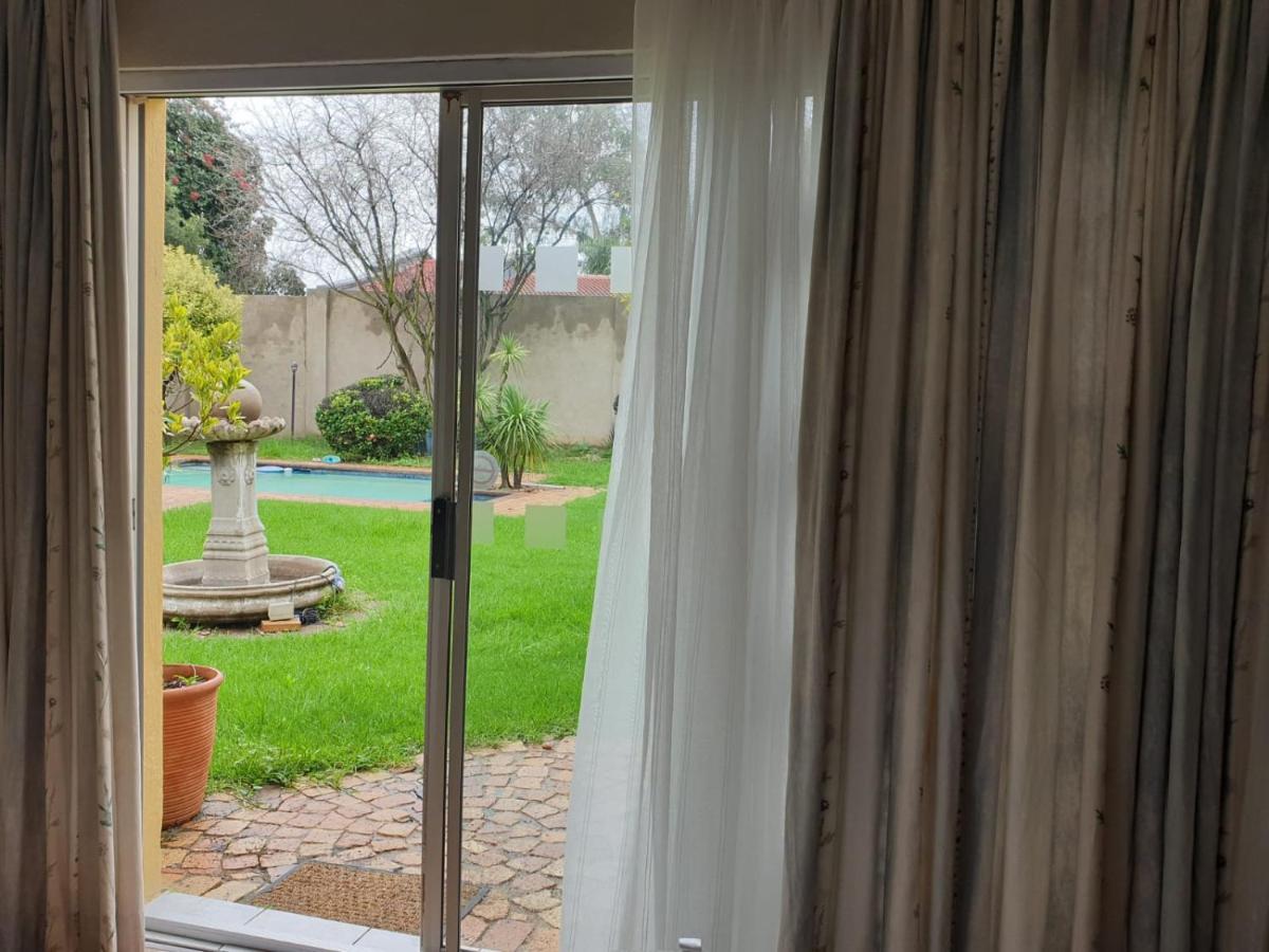 Matina Guest House Johannesburg Buitenkant foto
