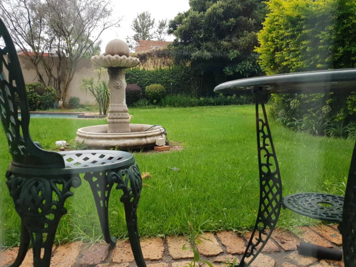 Matina Guest House Johannesburg Buitenkant foto
