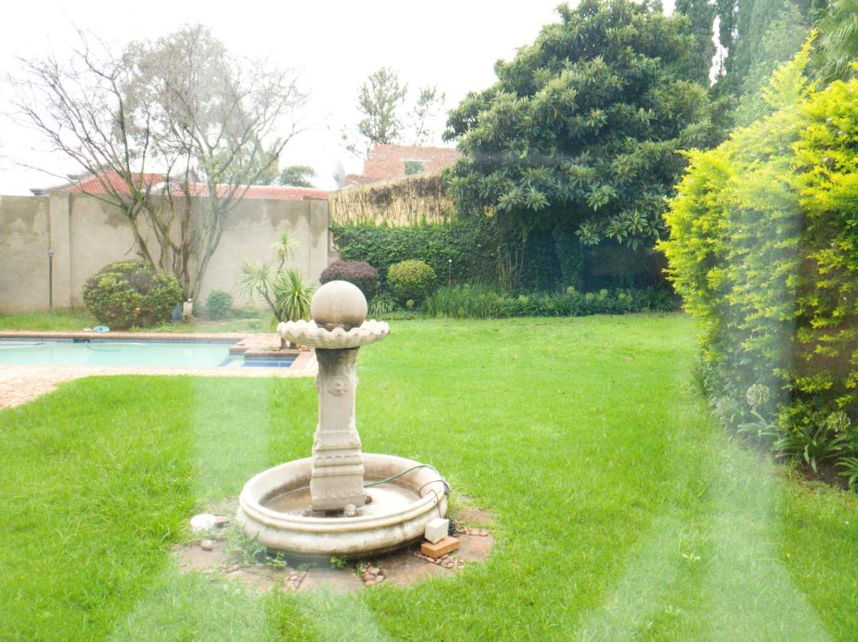 Matina Guest House Johannesburg Buitenkant foto